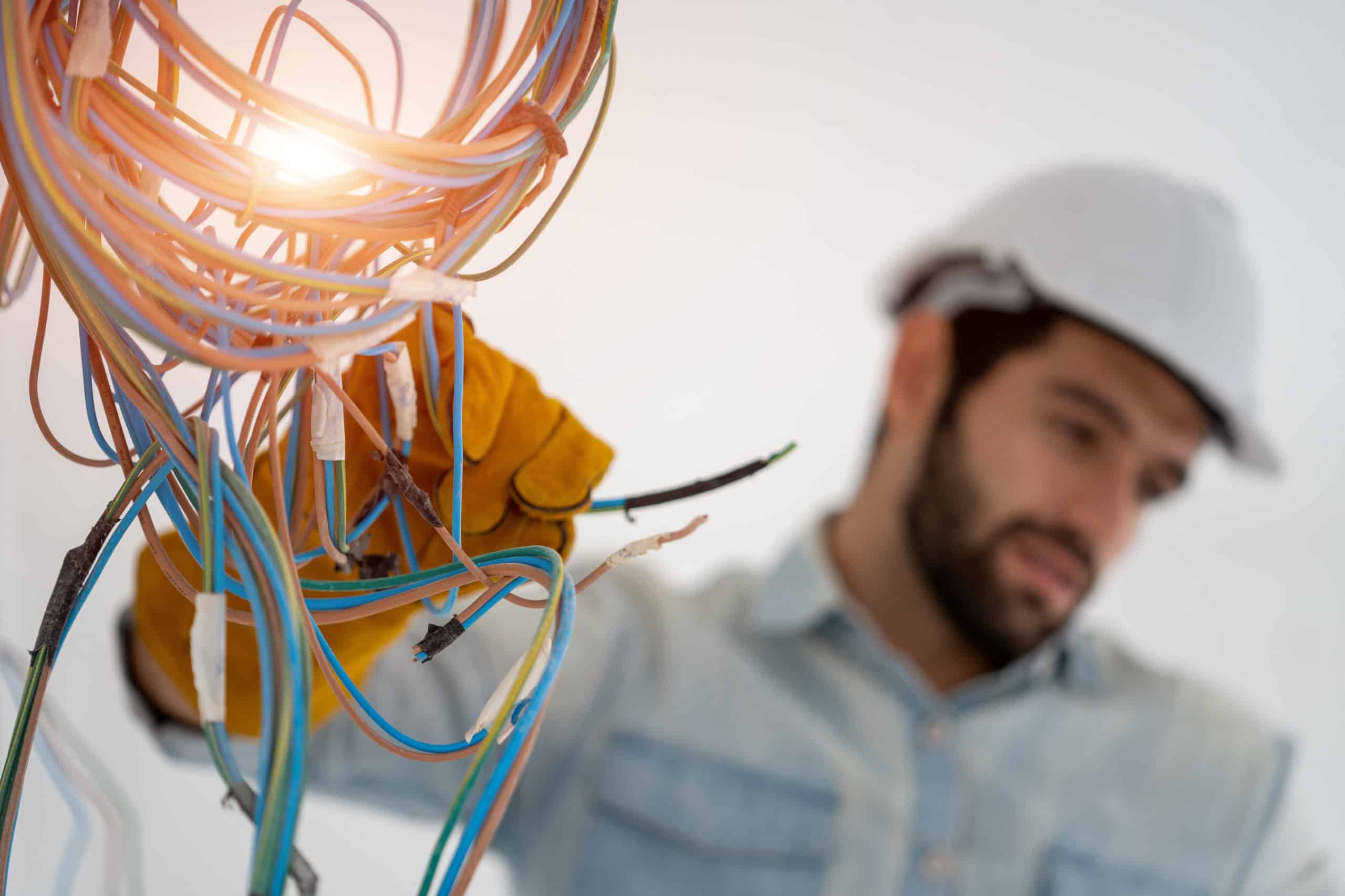 Pourquoi Choisir notre Entreprise d'Électricité à Courbevoie ?