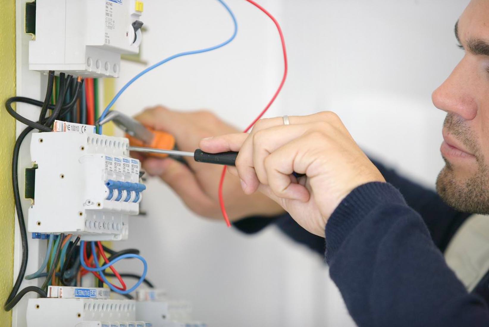 Devis Électricien Gratuit à Courbevoie : Simplifiez Vos Projets